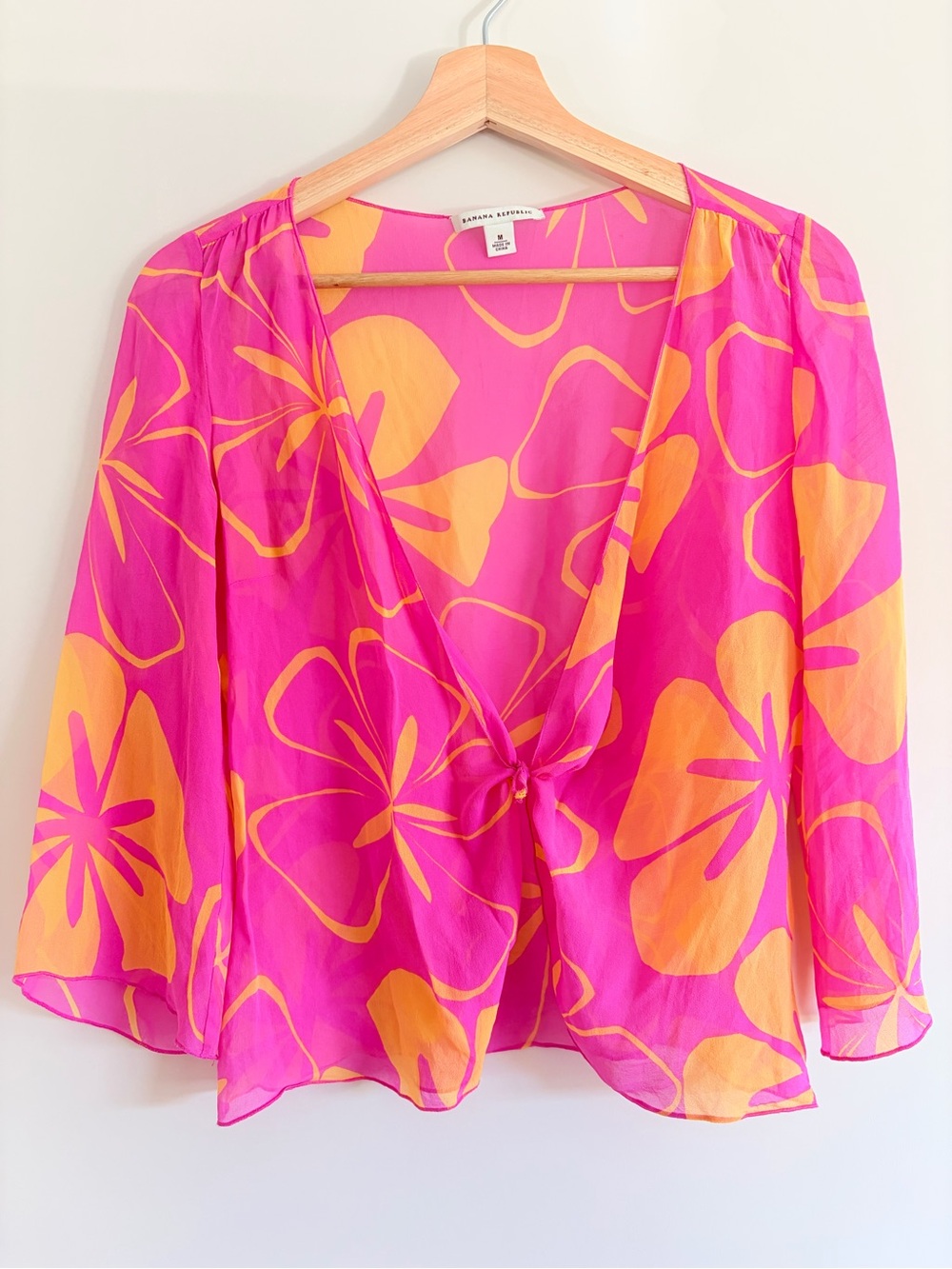 🩷 Vintage 2004 Banana Republic 100% Silk Hot Pink Floral Tie Front Y2K Top Euro